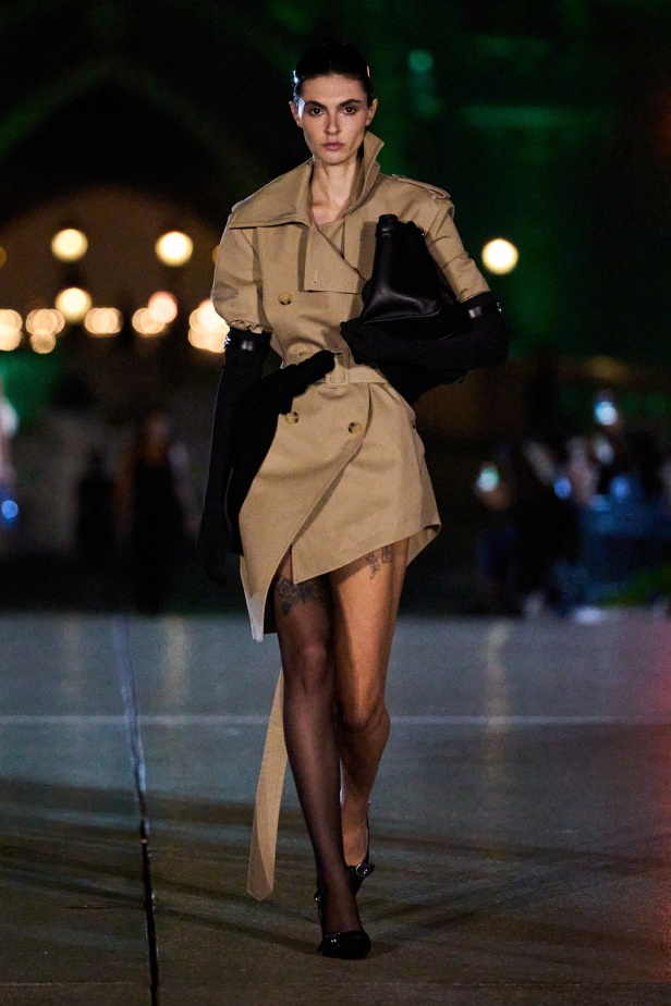 مجموعة Coperni لربيع وصيف 2025... احتفال بالشباب والحنين والخيال في تعاون سحري مع ديزني لاند باريس