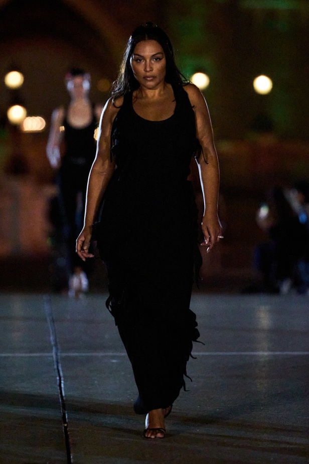 مجموعة Coperni لربيع وصيف 2025... احتفال بالشباب والحنين والخيال في تعاون سحري مع ديزني لاند باريس