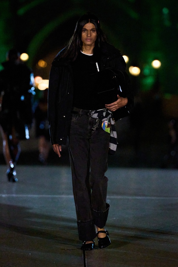 مجموعة Coperni لربيع وصيف 2025... احتفال بالشباب والحنين والخيال في تعاون سحري مع ديزني لاند باريس