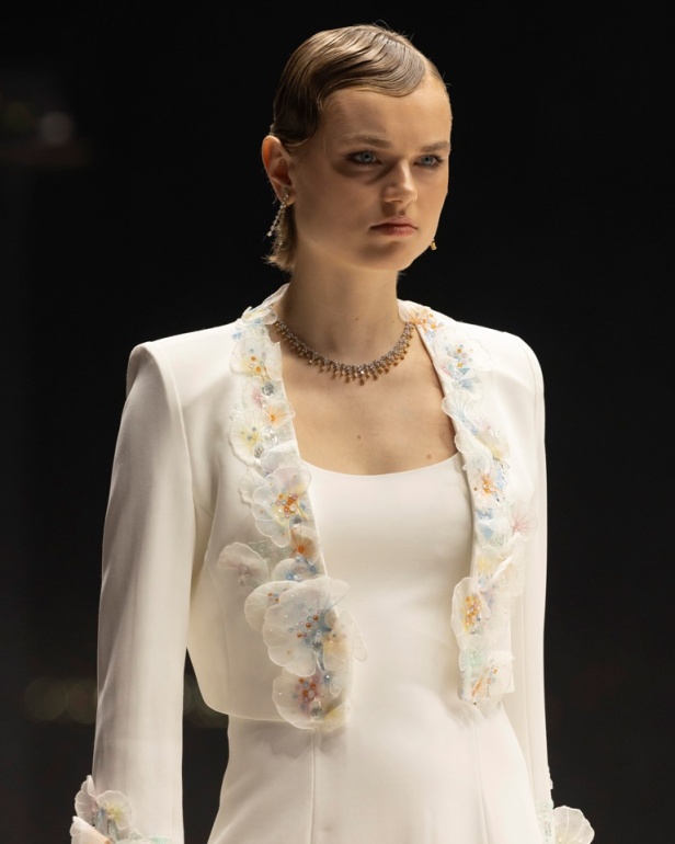 مجموعة Dar AlHanouf للأزياء الراقية 2025 هي إهداء شاعري وقصيدة تتغنى سطورها بروعة البحر الأحمر 