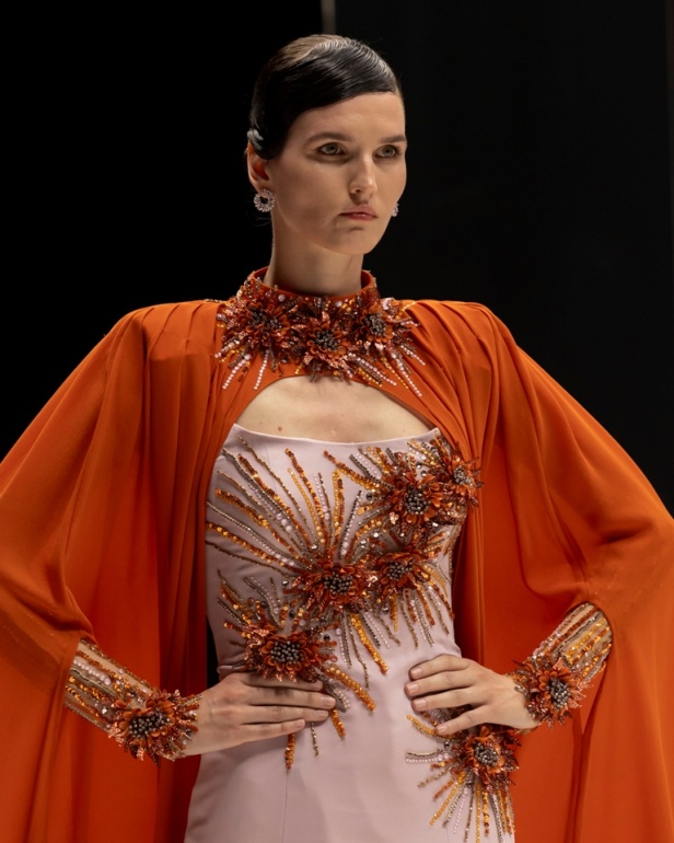 مجموعة Dar AlHanouf للأزياء الراقية 2025 هي إهداء شاعري وقصيدة تتغنى سطورها بروعة البحر الأحمر 