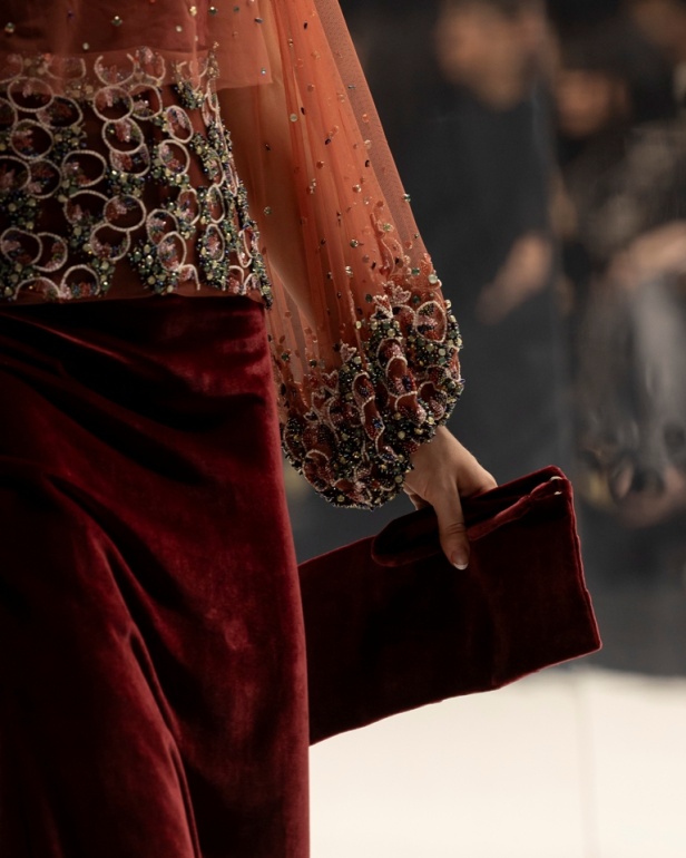 مجموعة Dar AlHanouf للأزياء الراقية 2025 هي إهداء شاعري وقصيدة تتغنى سطورها بروعة البحر الأحمر 