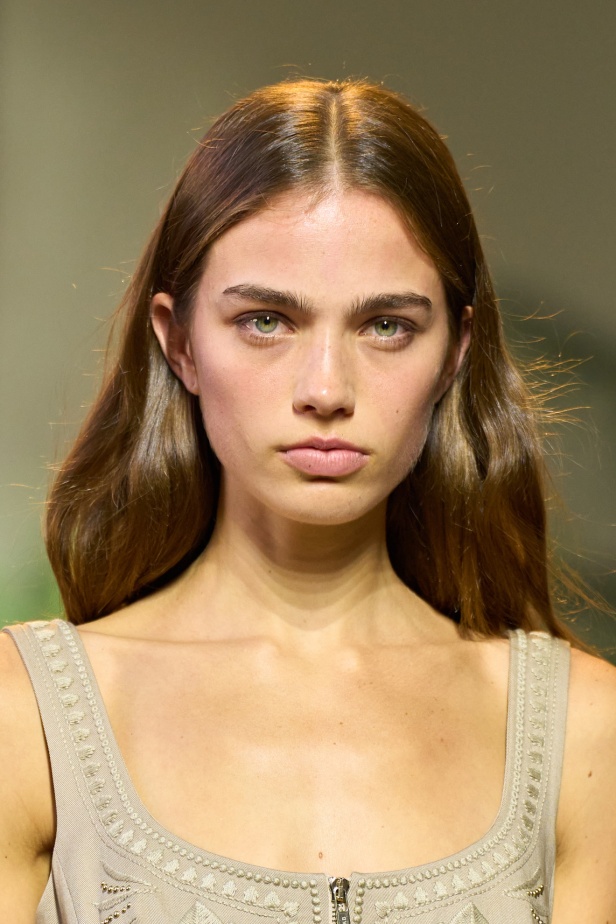 مجموعة ايلي صعب لربيع وصيف 2025