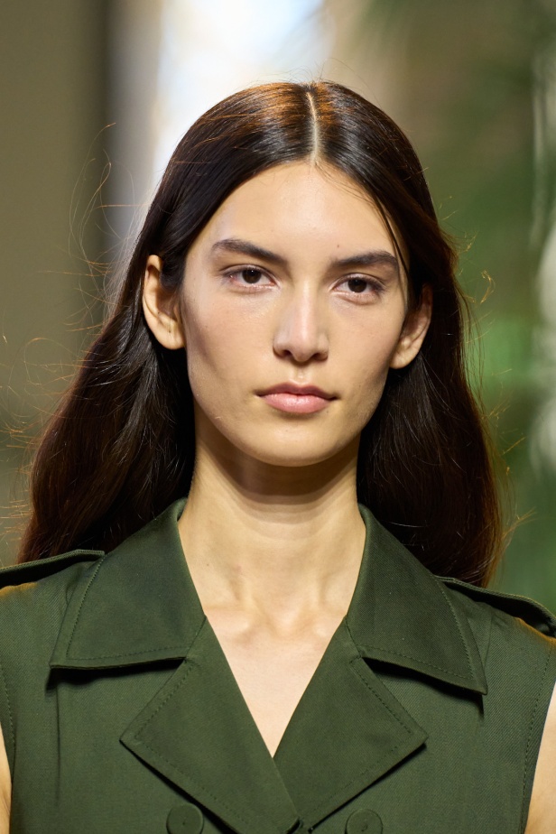 مجموعة ايلي صعب لربيع وصيف 2025