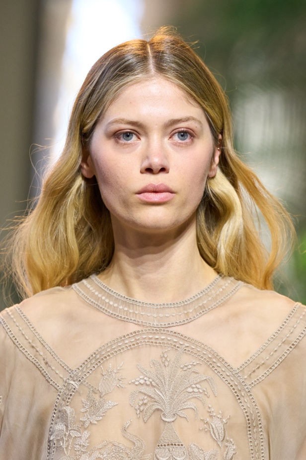 مجموعة ايلي صعب لربيع وصيف 2025