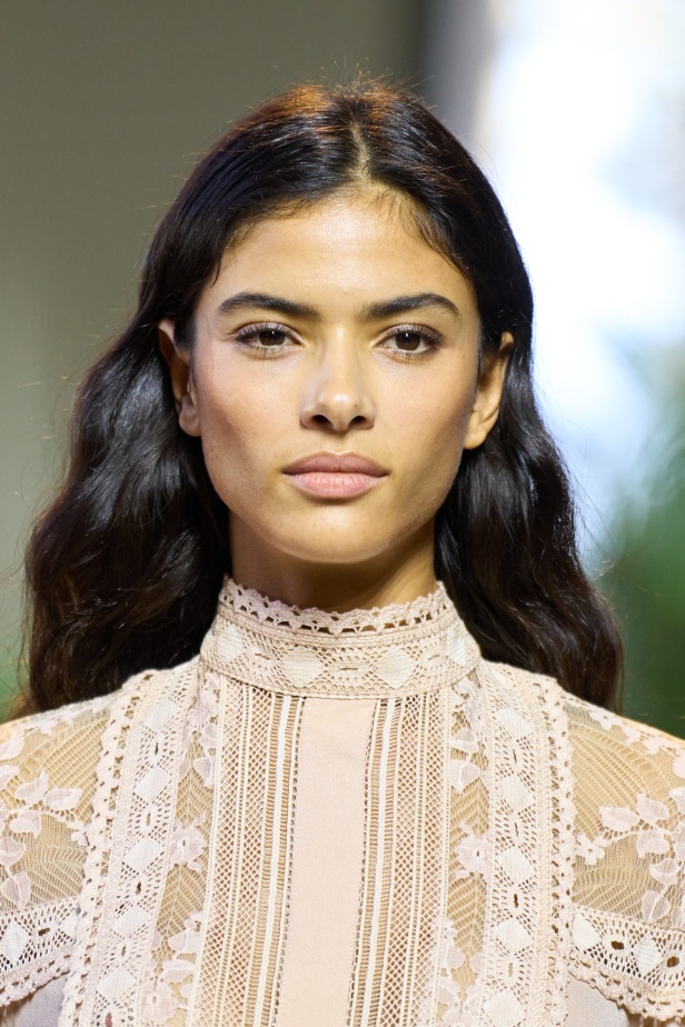 مجموعة ايلي صعب لربيع وصيف 2025