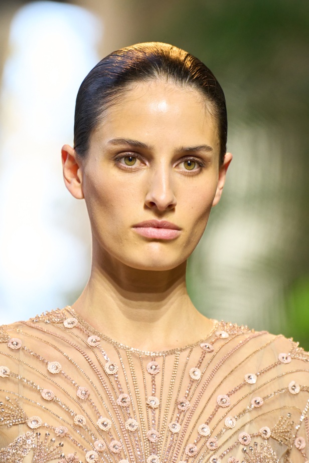 مجموعة ايلي صعب لربيع وصيف 2025