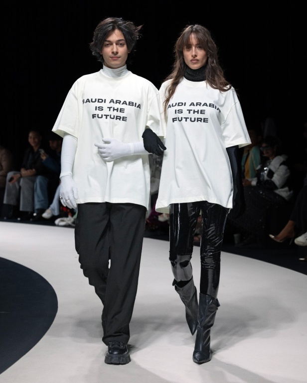 مجموعة "النقوش الصخرية" لعلامة Hindamme تدمج التراث السعودي في إطار عصري