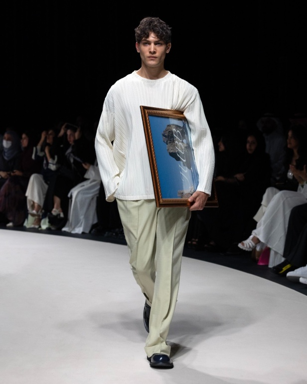 سحر جزيرة كابري الإيطالية... مجموعة علامة JUBB من المصمم يوسف بن عافش في أسبوع الأزياء في الرياض