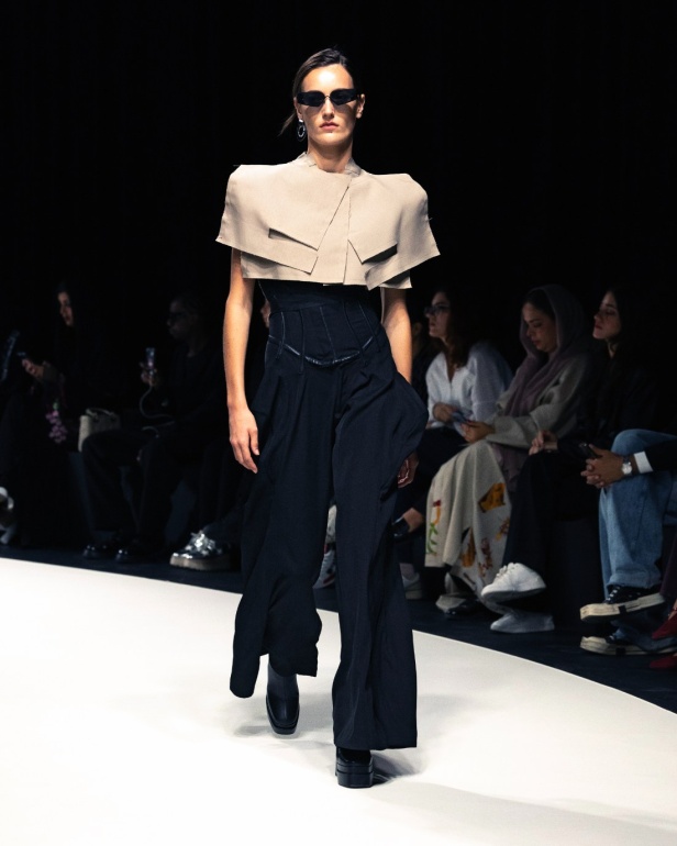 مستوحاة من زها حديد.. مجموعة المصممة منال الداوود لعلامة MD29 في أسبوع الأزياء في الرياض