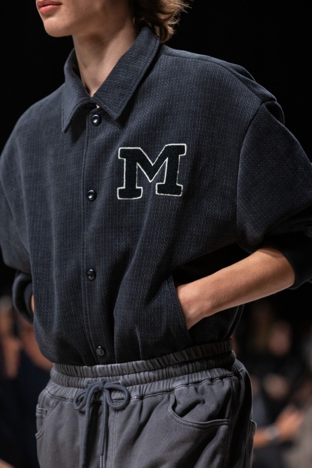 الرقي الخالد واللمسات العصرية.. مجموعة المصمم سعود العجاجي لعلامة MAZROOD في أسبوع الأزياء في الرياض