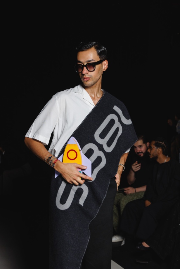 الرقي الخالد واللمسات العصرية.. مجموعة المصمم سعود العجاجي لعلامة MAZROOD في أسبوع الأزياء في الرياض