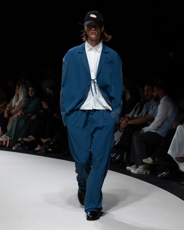 الرقي الخالد واللمسات العصرية.. مجموعة المصمم سعود العجاجي لعلامة MAZROOD في أسبوع الأزياء في الرياض