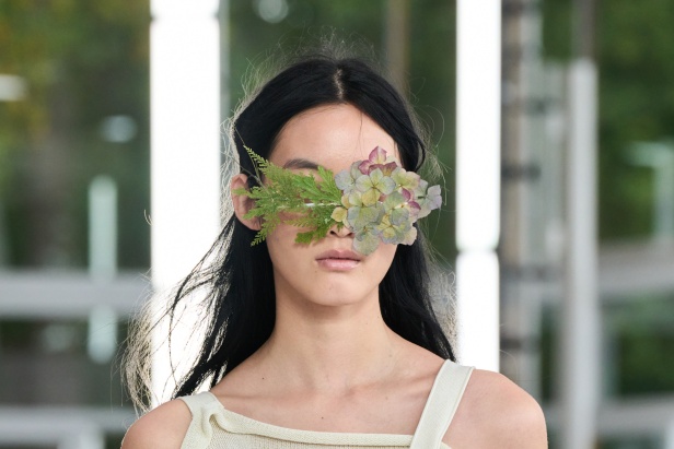 مجموعة Issey Miyake ربيع و صيف 2025