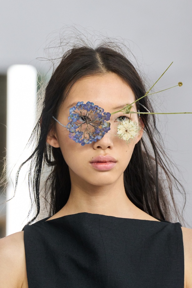 مجموعة Issey Miyake ربيع و صيف 2025