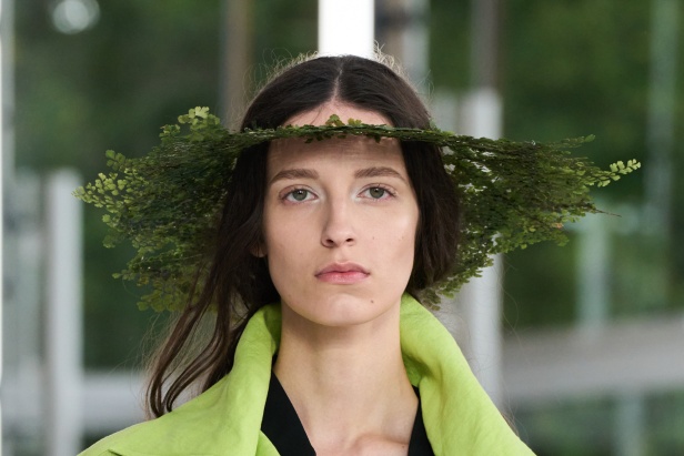 مجموعة Issey Miyake ربيع و صيف 2025