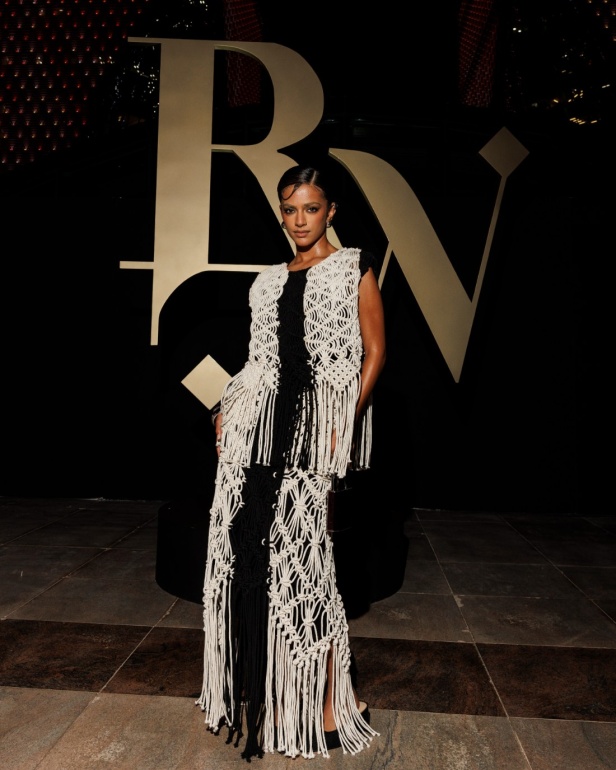 Razan Alazzouni تستلهم مجموعة الأزياء الجاهزة لربيع وصيف 2025 من سحر اللؤلؤ