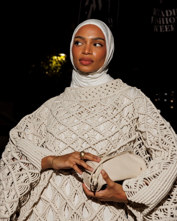 Razan Alazzouni تستلهم مجموعة الأزياء الجاهزة لربيع وصيف 2025 من سحر اللؤلؤ