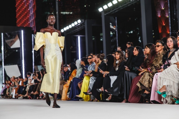 Razan Alazzouni تستلهم مجموعة الأزياء الجاهزة لربيع وصيف 2025 من سحر اللؤلؤ