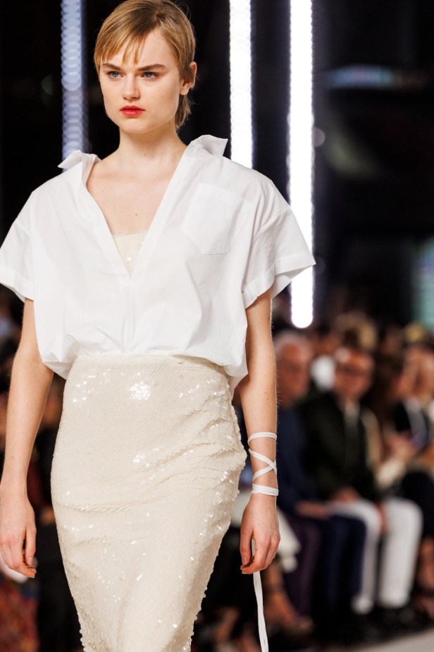 Razan Alazzouni تستلهم مجموعة الأزياء الجاهزة لربيع وصيف 2025 من سحر اللؤلؤ