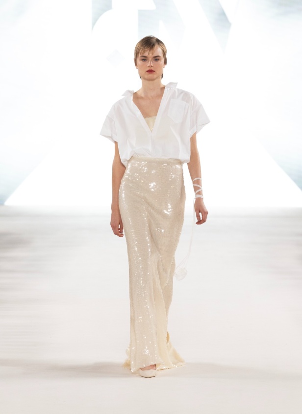 Razan Alazzouni تستلهم مجموعة الأزياء الجاهزة لربيع وصيف 2025 من سحر اللؤلؤ