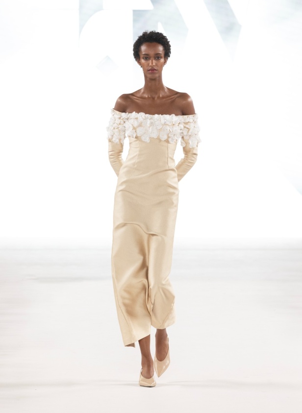 Razan Alazzouni تستلهم مجموعة الأزياء الجاهزة لربيع وصيف 2025 من سحر اللؤلؤ