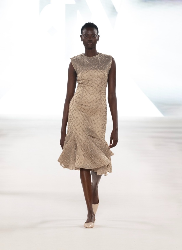 Razan Alazzouni تستلهم مجموعة الأزياء الجاهزة لربيع وصيف 2025 من سحر اللؤلؤ