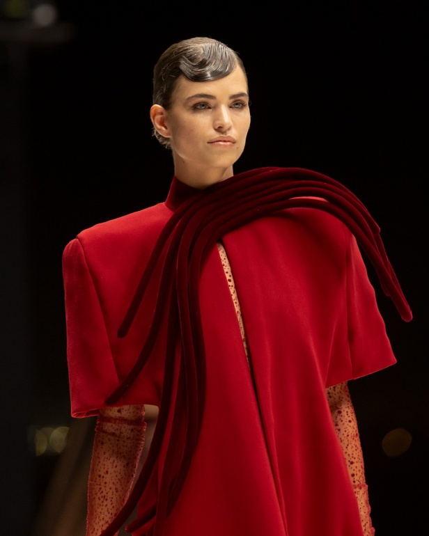 مجموعة تيما عابد للأزياء الراقية احتفال بالقوّة والأنوثة مع لمسة دراماتيكية