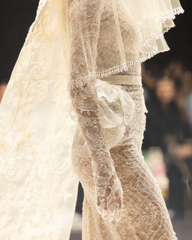 مجموعة تيما عابد للأزياء الراقية احتفال بالقوّة والأنوثة مع لمسة دراماتيكية