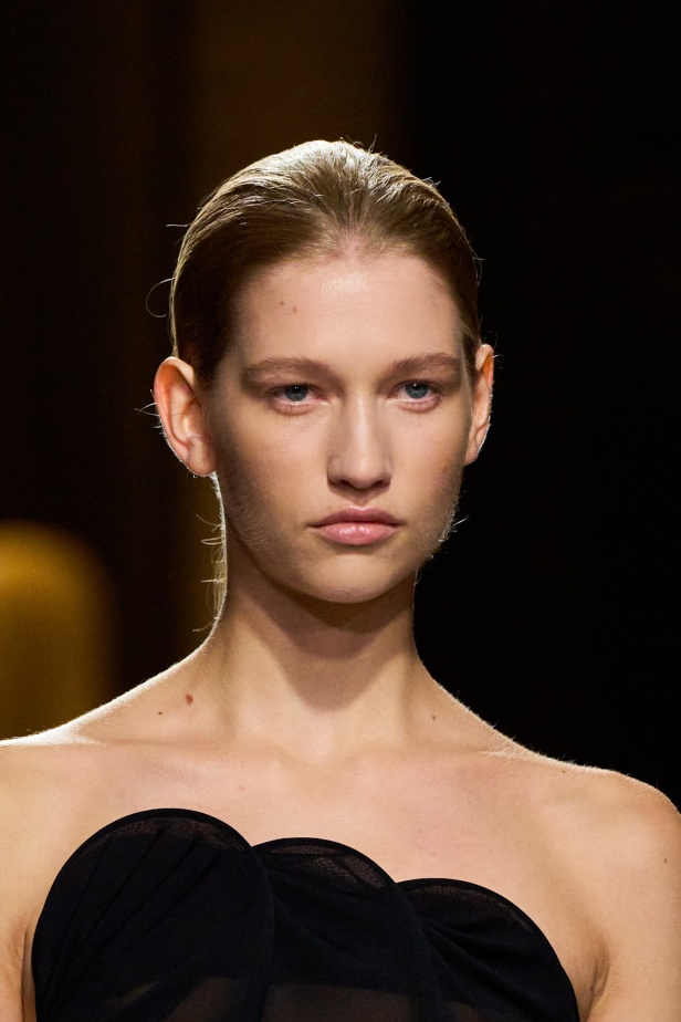 مجموعة Victoria Beckham لربيع وصيف 2025