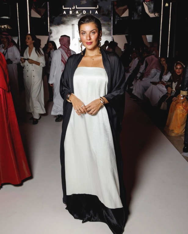 سعف النخيل يتراقص بأناقة.. أباديا تجسد الأصالة في تصاميم ريزورت 2025 في أسبوع الأزياء في الرياض