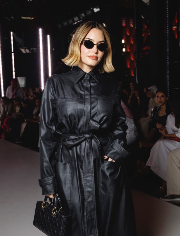 سعف النخيل يتراقص بأناقة.. أباديا تجسد الأصالة في تصاميم ريزورت 2025 في أسبوع الأزياء في الرياض