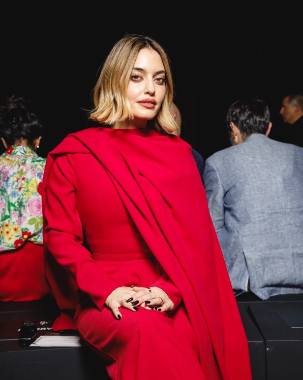  بإلهام من أغنية ليلة خميس .. نورا سليمان تُحيي السحر الكلاسيكي في مجموعة "8 مساءً"