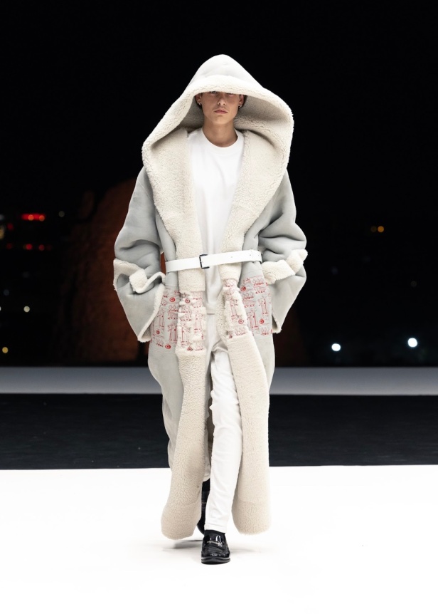 مجموعة "طويق" ليحيى البشري: احتفاء بالحب والحرية في ختام أسبوع الأزياء في الرياض