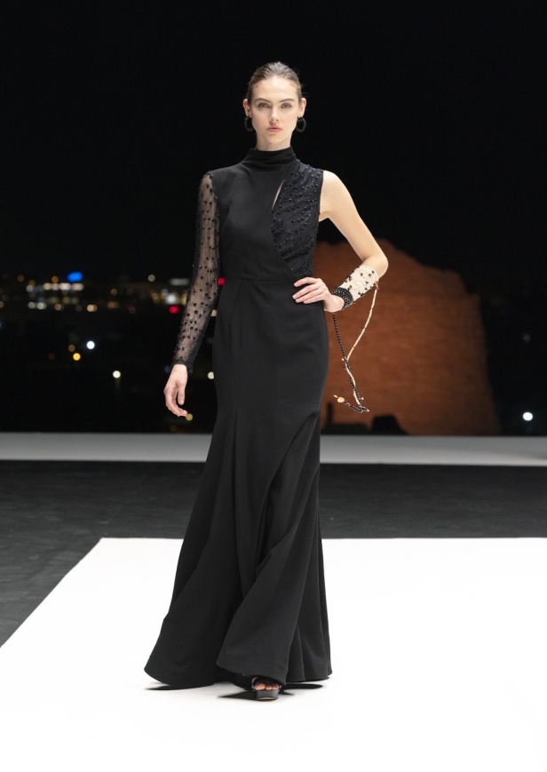 مجموعة "طويق" ليحيى البشري: احتفاء بالحب والحرية في ختام أسبوع الأزياء في الرياض