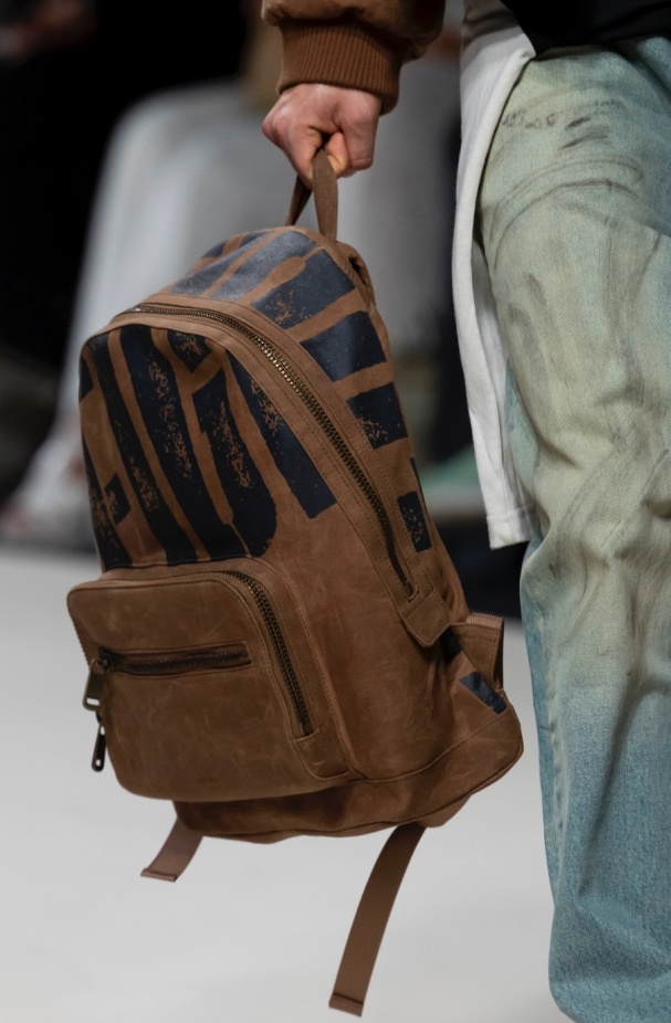 1886 أسبوع الأزياء في الرياض