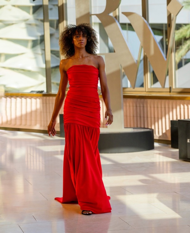 مجموعة "MENDOSA" من دار هلا الغرباوي تجسد المشاعر المتضاربة والأناقة المتفردة في أسبوع الأزياء في الرياض