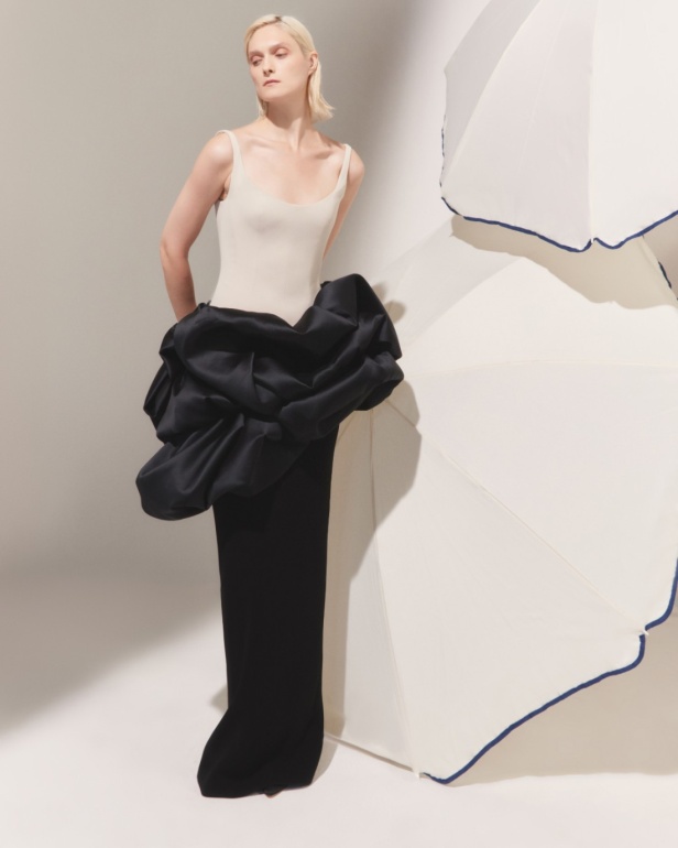 مجموعة AZZI & OSTA لربيع وصيف 2025 تجسد روح السفر المغامر من شروق الشمس إلى غروبها