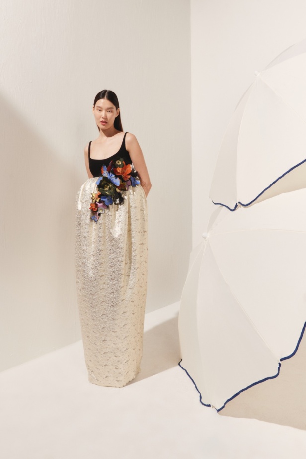 مجموعة AZZI & OSTA لربيع وصيف 2025 تجسد روح السفر المغامر من شروق الشمس إلى غروبها