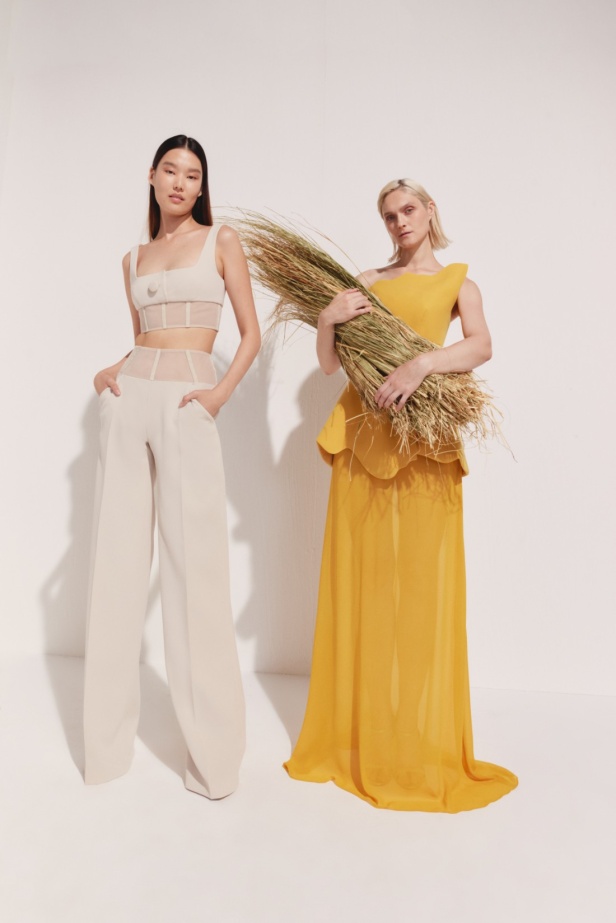 مجموعة AZZI & OSTA لربيع وصيف 2025 تجسد روح السفر المغامر من شروق الشمس إلى غروبها