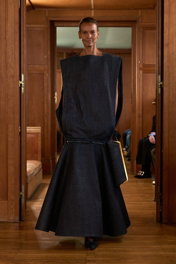 مجموعة  Jacquemus لربيع وصيف 2025 الكثير من التميّز