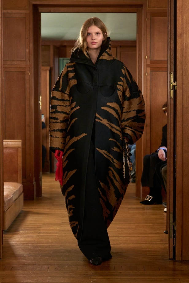 مجموعة  Jacquemus لربيع وصيف 2025 الكثير من التميّز