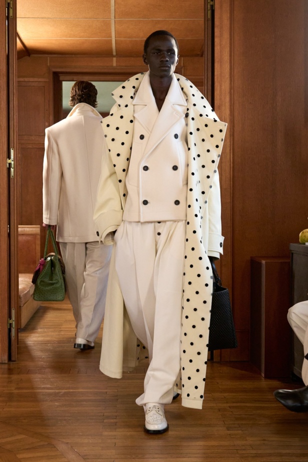 مجموعة  Jacquemus لربيع وصيف 2025 الكثير من التميّز