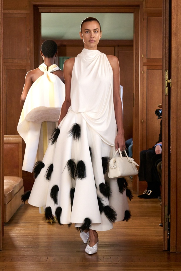 مجموعة  Jacquemus لربيع وصيف 2025 الكثير من التميّز