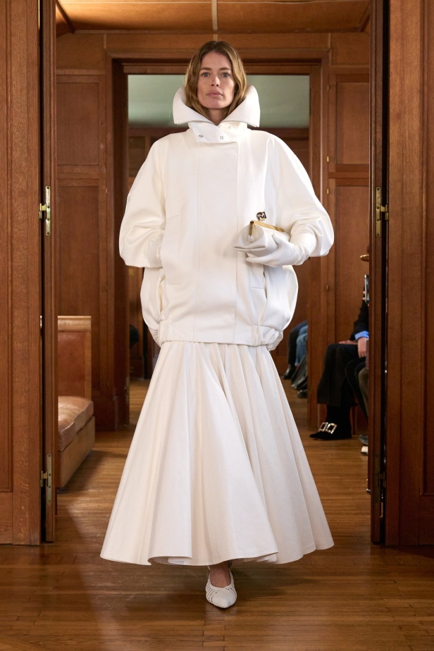 مجموعة  Jacquemus لربيع وصيف 2025 الكثير من التميّز