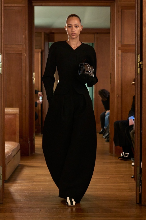 مجموعة  Jacquemus لربيع وصيف 2025 الكثير من التميّز