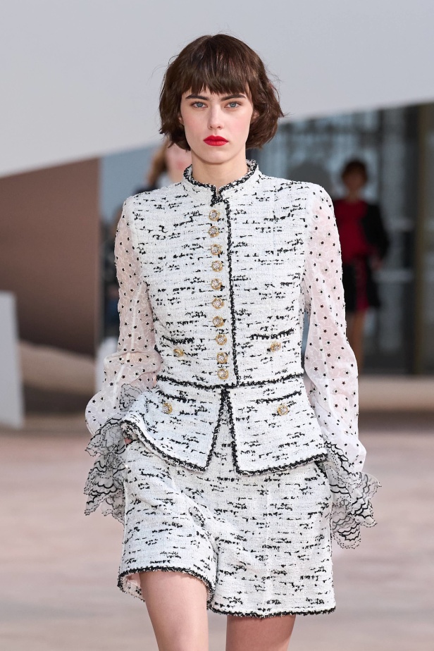 مجموعة Chanel ربيع و صيف 2025 للأزياء الراقية