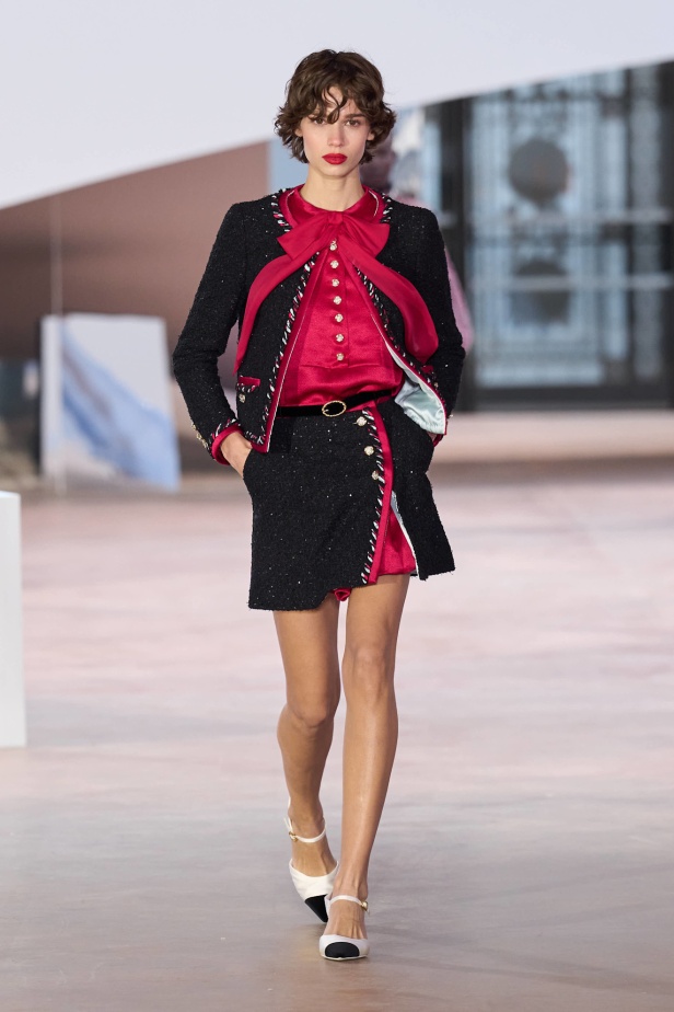 مجموعة Chanel ربيع و صيف 2025 للأزياء الراقية