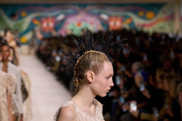 مجموعة كريستيان ديور للهوت كوتور لربيع وصيف 2025