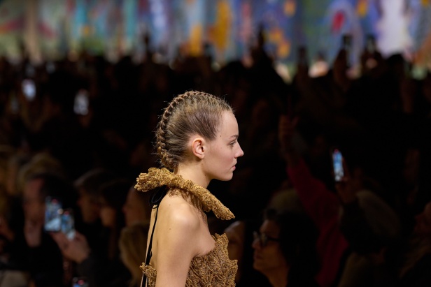 مجموعة كريستيان ديور للهوت كوتور لربيع وصيف 2025